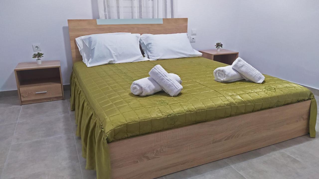 Cozy Ground Floor House Apartment อาเยีย ตรีอาส ภายนอก รูปภาพ